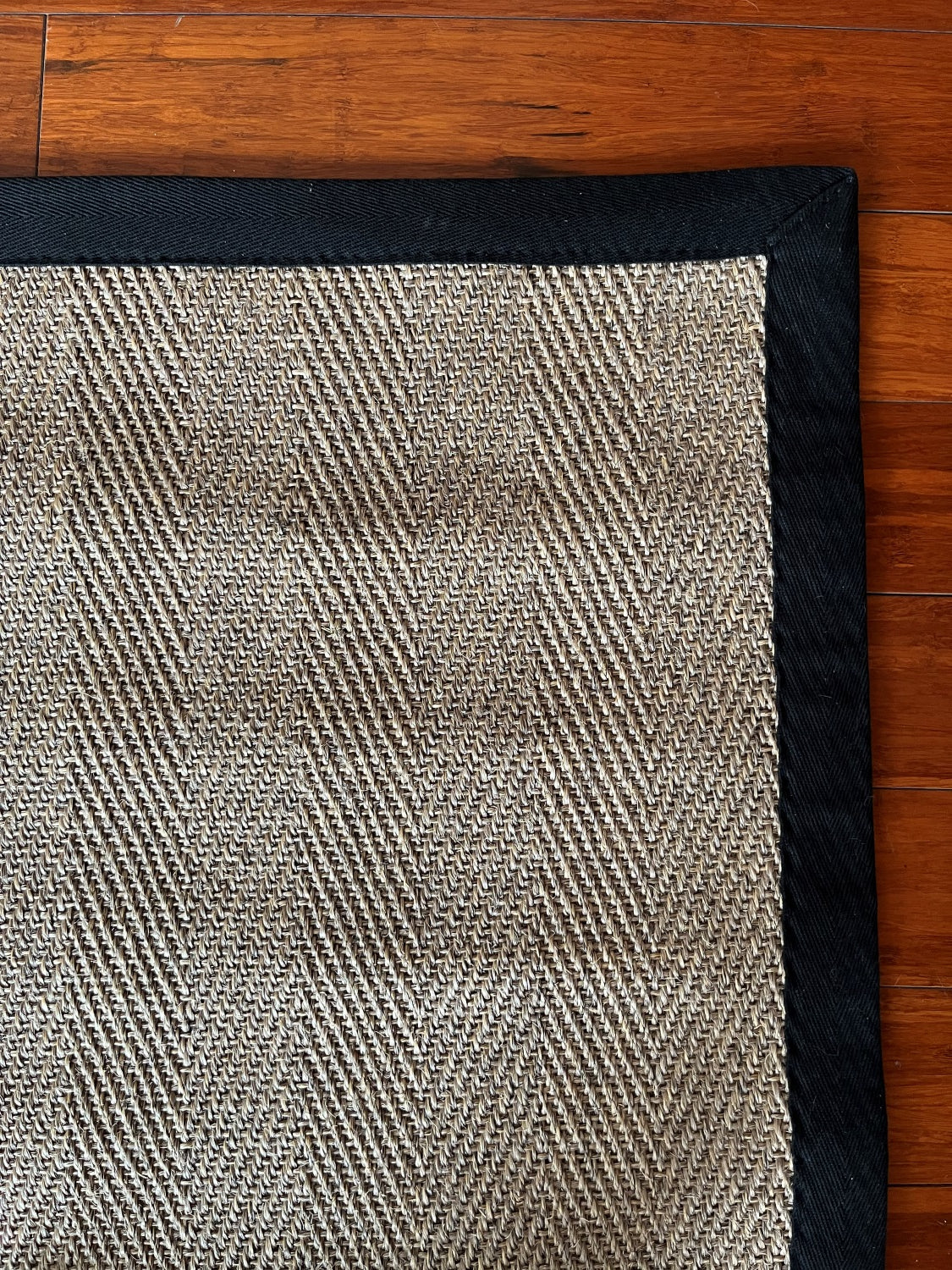 Alfombra Sisal Natural VB563 Borde de Tela Negro