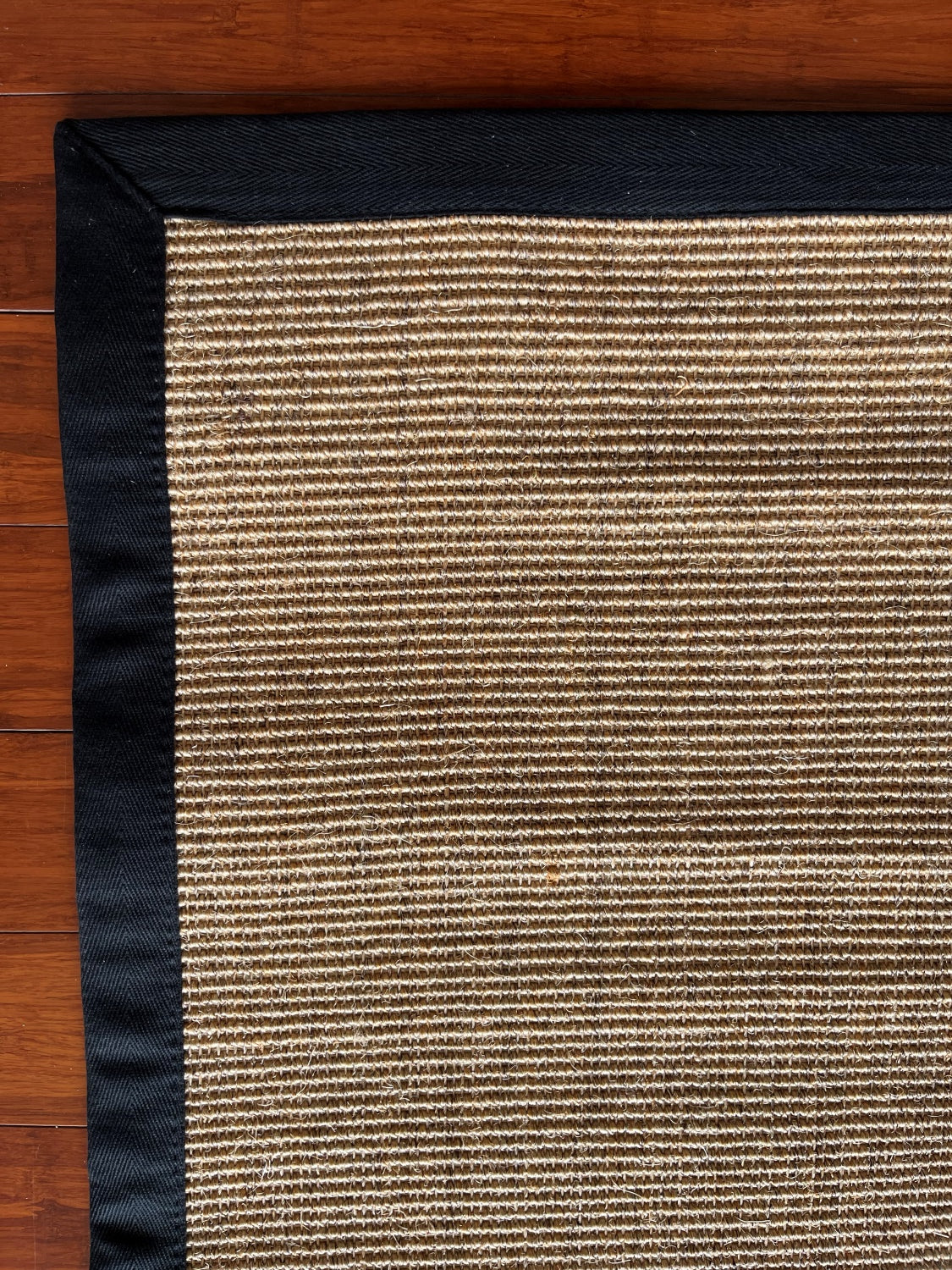 Alfombra Sisal Natural BD485 Borde de Tela Negro