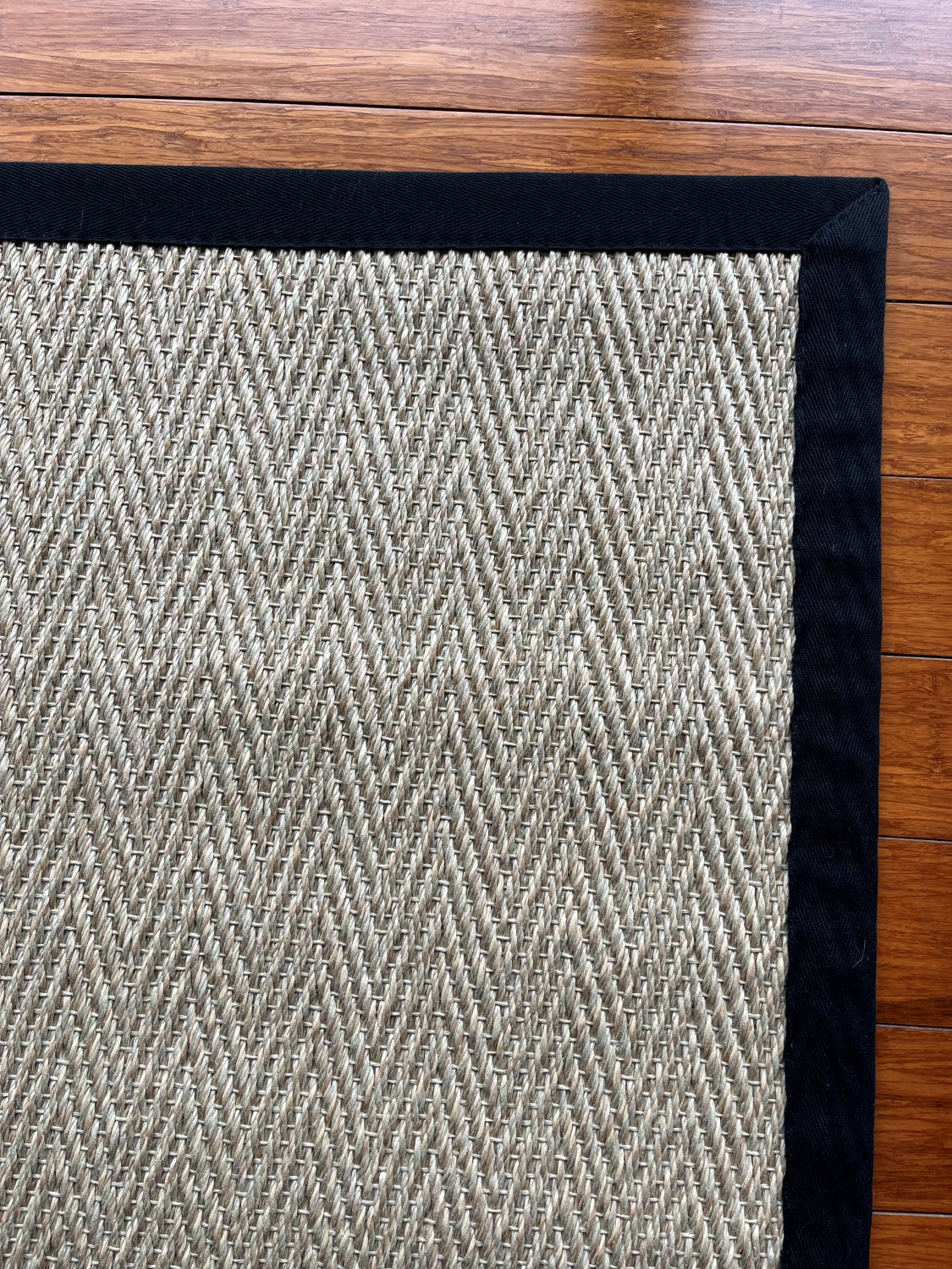 Alfombra Sisal Sintético PVB04 Borde de Tela Negro