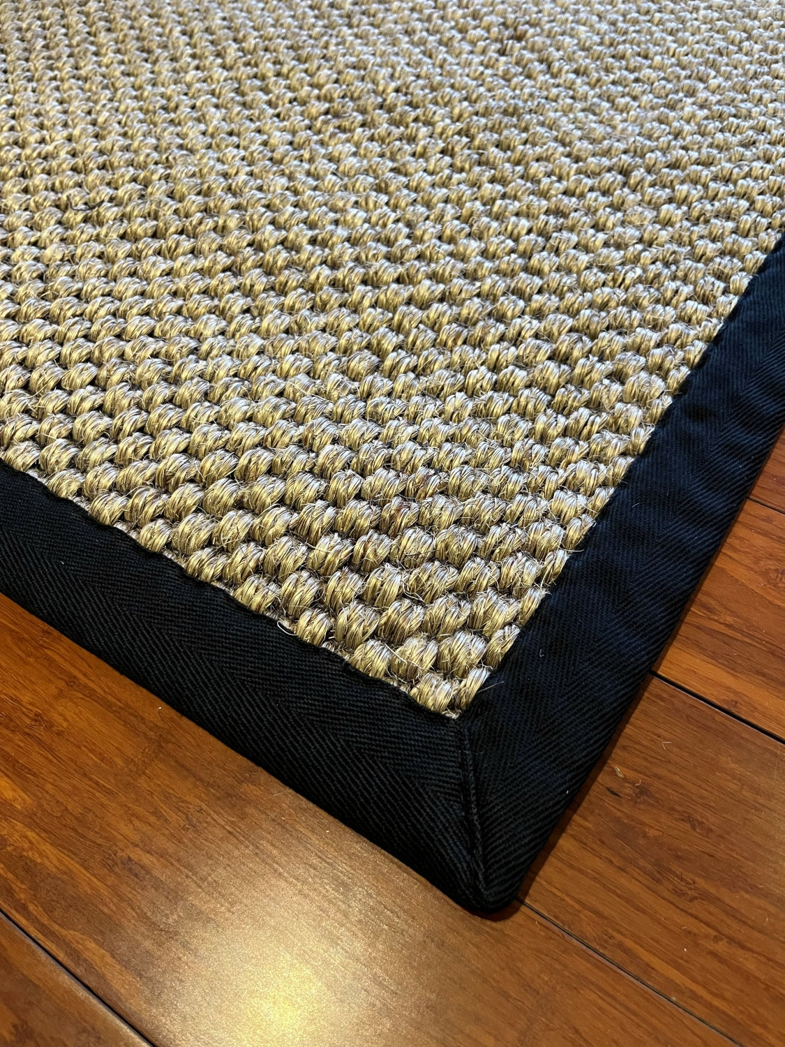 Alfombra Sisal Natural GA880 Borde de Tela Negro