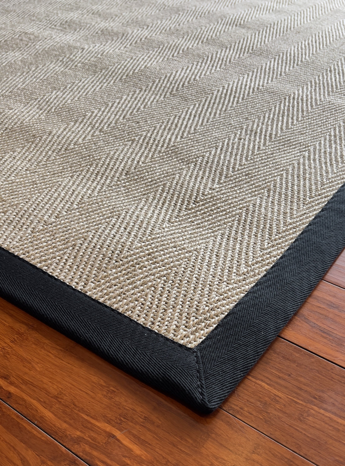 Alfombra Sisal Natural VB1065 Borde de Tela Negro